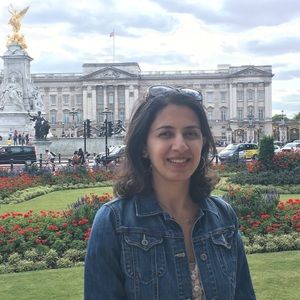 Meet your Posher, Ghada